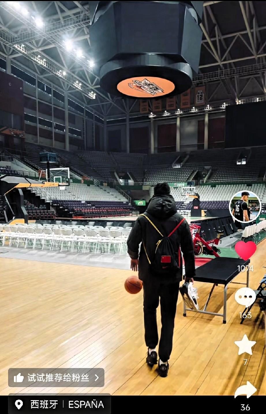 是金子总会发光！辽宁男篮小将黄秋实从西班牙传来好消息，人已经在异国他乡追梦，配文