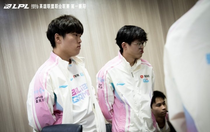 英雄联盟职业选手里还有哪些“叛逆少年”？近日有传闻称，Bin与管理层闹矛盾，背上