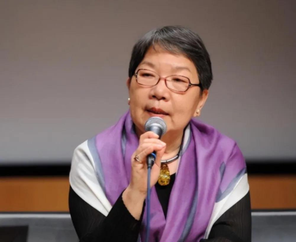 “一定要把《愚公移山》这篇课文移走，它真的太可怕了！我们一起投票把它否决掉！”近