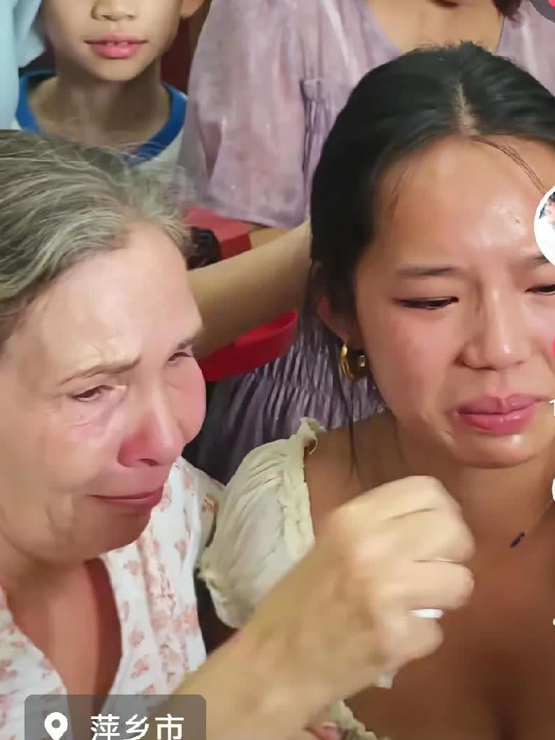 原来她叫Nienke，她不是被拐卖的，也不是别人偷走的，更不是像瑾汐