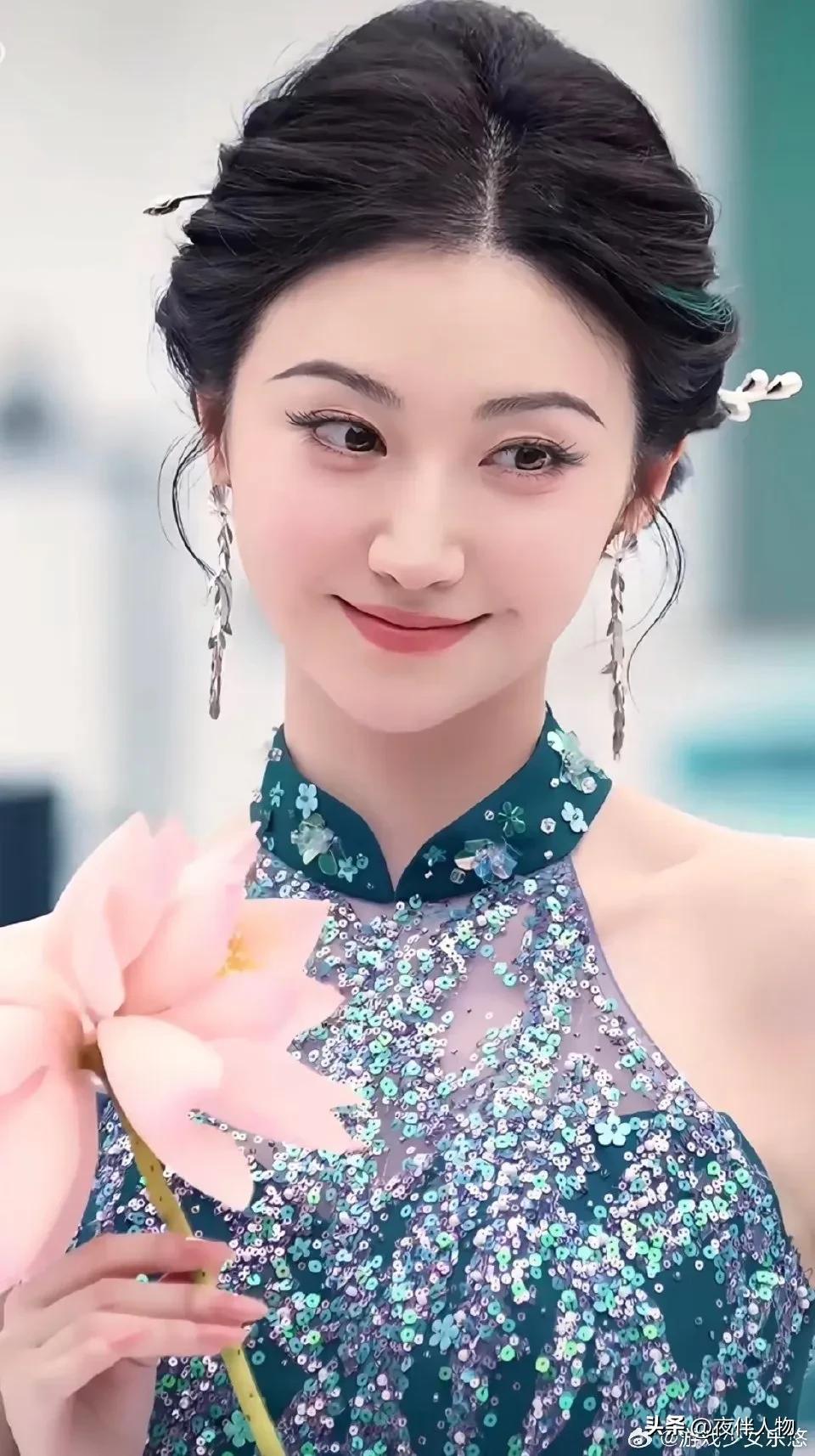 二十多年前，靳羽西在北京豪宅开派对，却被景甜投诉。那时的景甜才刚毕业不久，却住进
