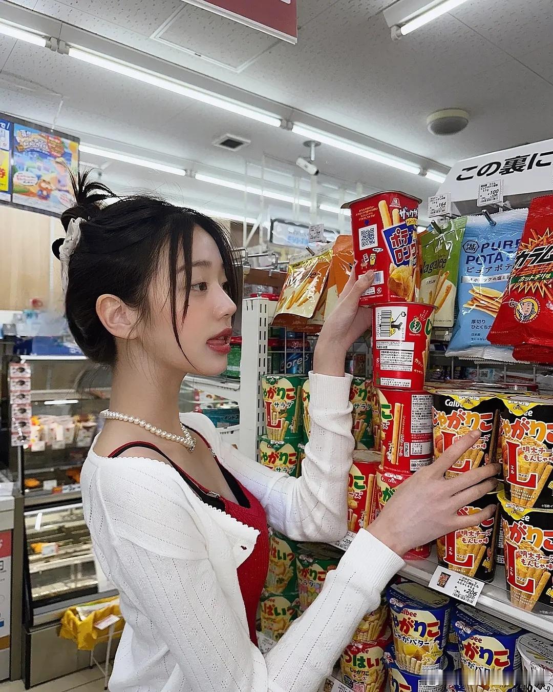 张元英的舌头好像没在嘴里待过👅👅​​​