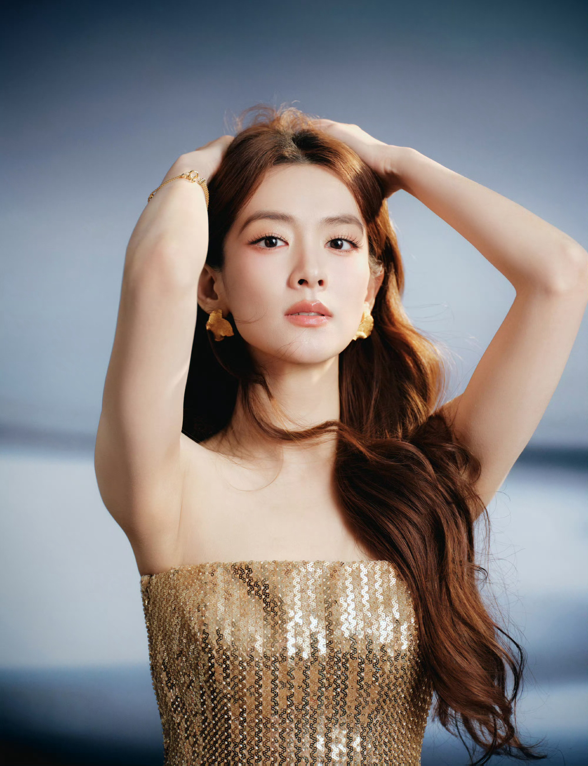 晨光暮色，流淌至裙摆陈昊宇