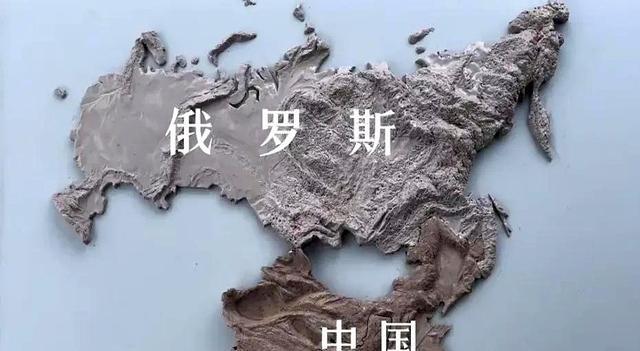 俄罗斯那么大，却只剩一小块能住人，远看1700万平方公里，确实吓人。真打开地形图