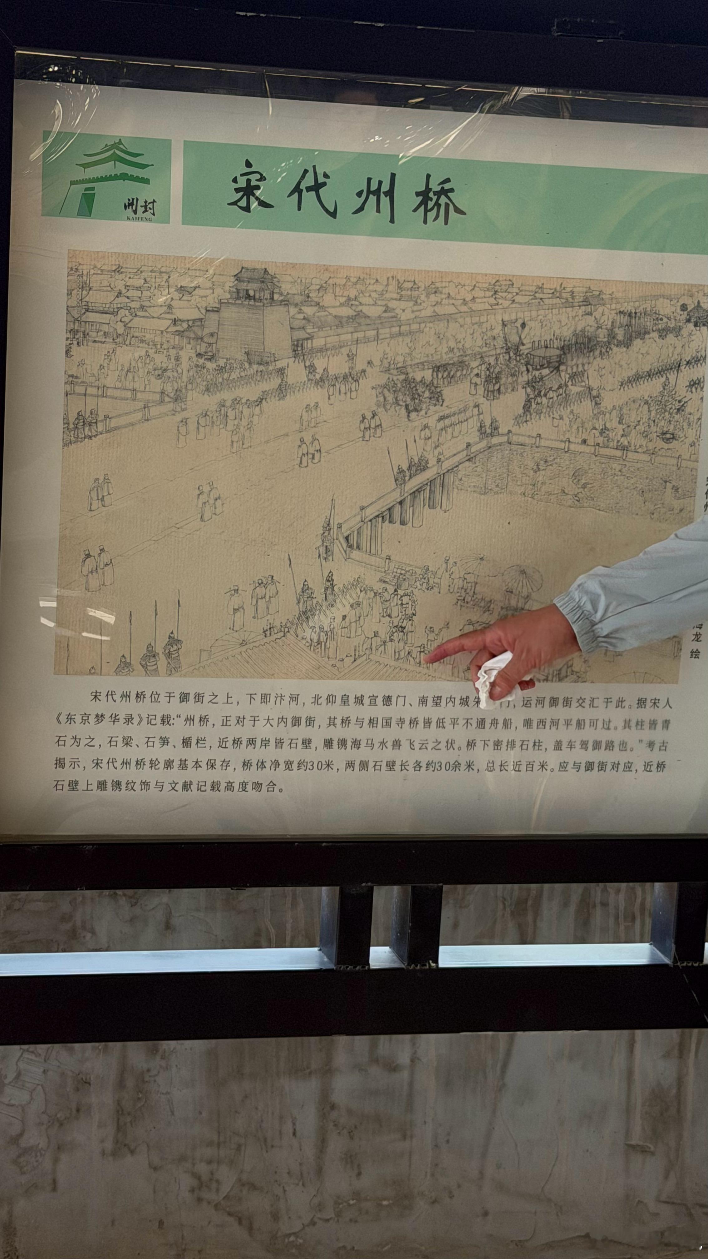 最近几年，我走了不少小众遗址。可以说每一个遗址，如果落在日本或以色列，都会用玻璃罩+黄绫段裱糊供奉起