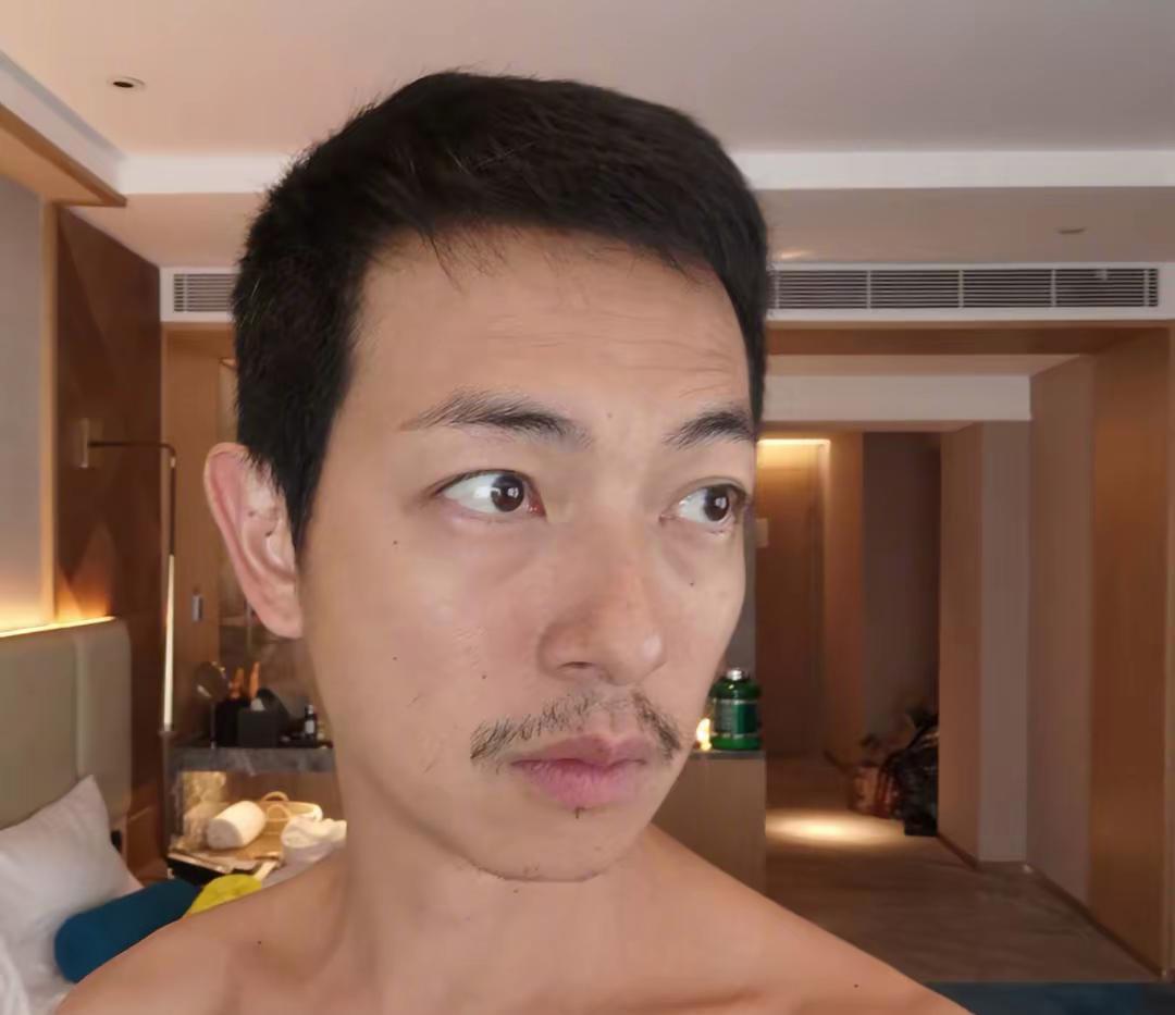 谁懂啊！那个TVB里超眼熟的梁竞徽，居然陷入财困了！印象里，他这几年在内地又是拍