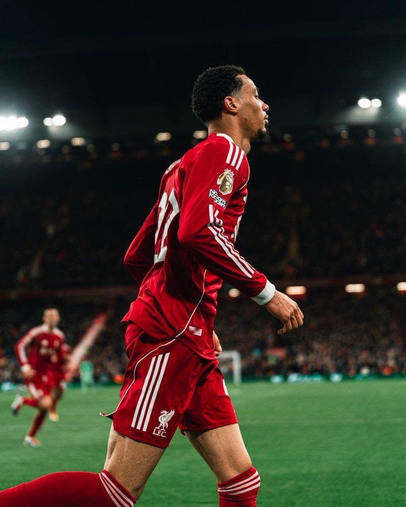 【苏格兰口音】埃基蒂克开玩笑说，在最初的六到八周里，他完全听不懂安迪·罗伯逊在说