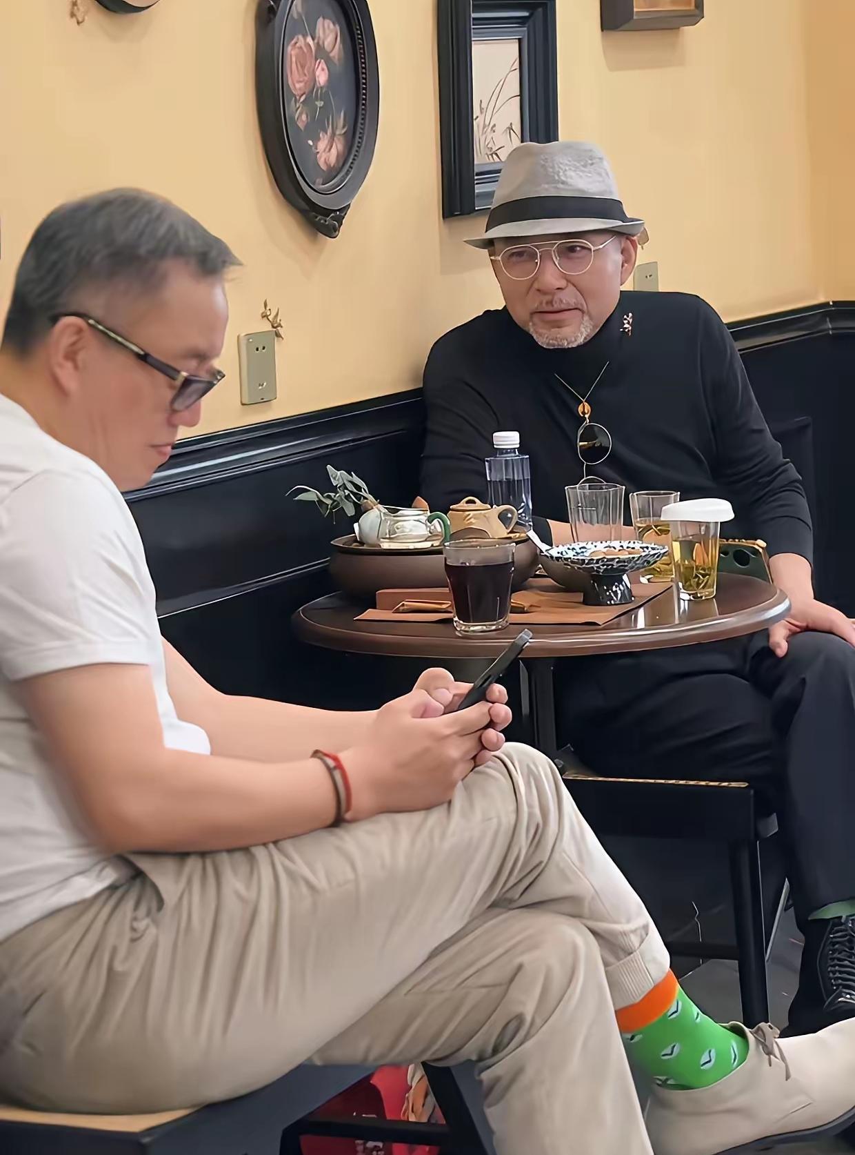 戴帽子的老头是哪位大神？怎么这么熟悉呢？