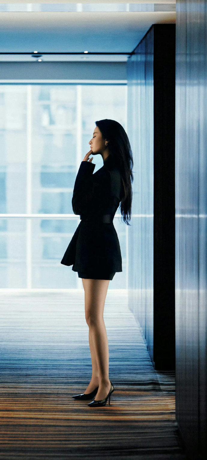 刘亦菲近距离职业装拍摄美哒哒