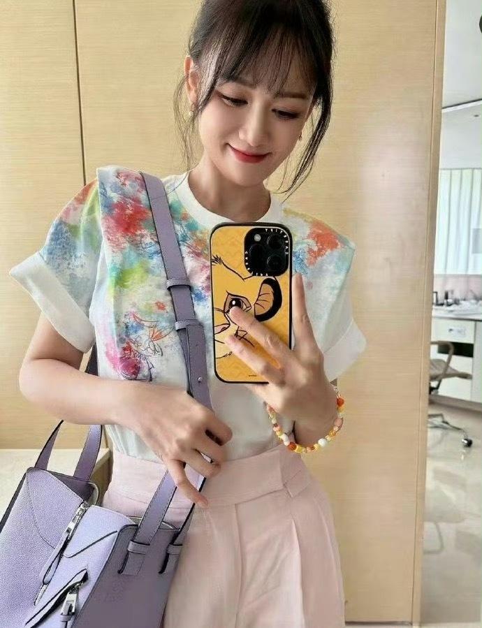 不得不承认，陈乔恩这婚结的太高质量了，每次的出现都比上一次年轻十岁