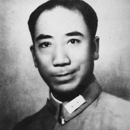 1923年，戴笠在上海流浪，吃住在表弟张冠夫家里。张冠夫是商务印刷馆的职员，他和