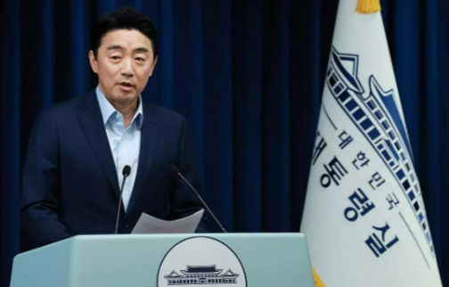 19日，韩国国务总理金敏锡、总统秘书室长姜勋植等政府核心人士，就检察改革立法释放