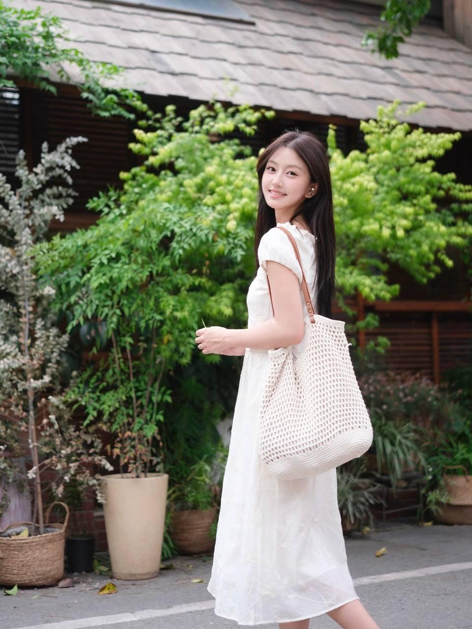 夏日清新白色连衣裙美少女美少女高清美女阳光白裙少女温柔白裙少女