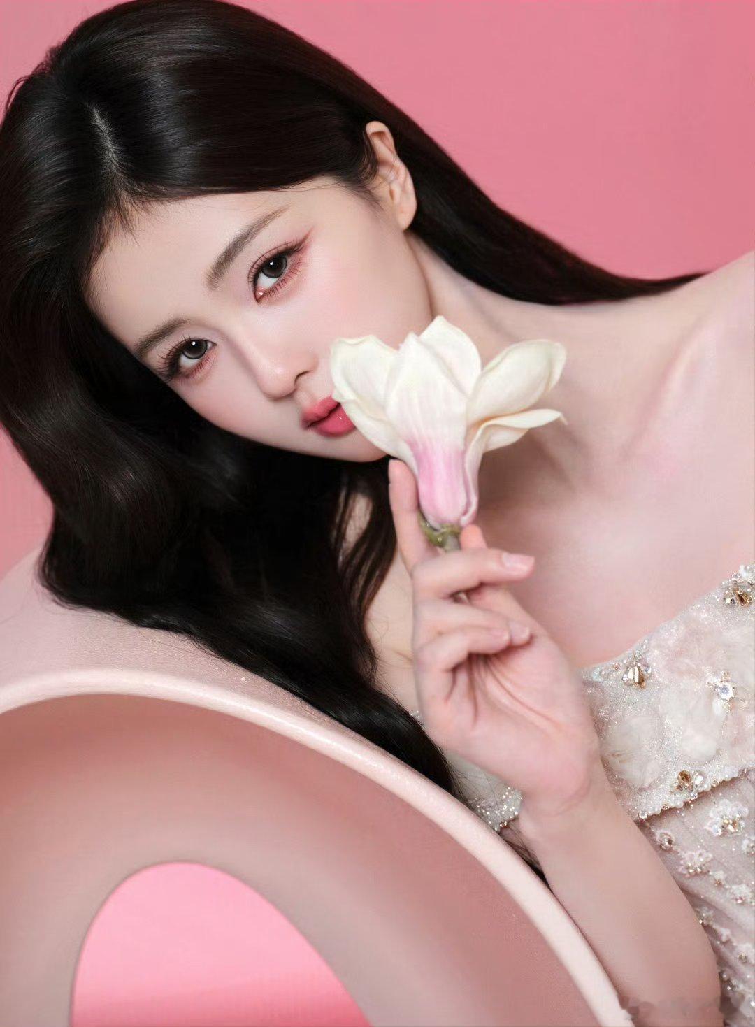 白鹿配音午休花絮白鹿吸狗白鹿配音午休花絮不错不错