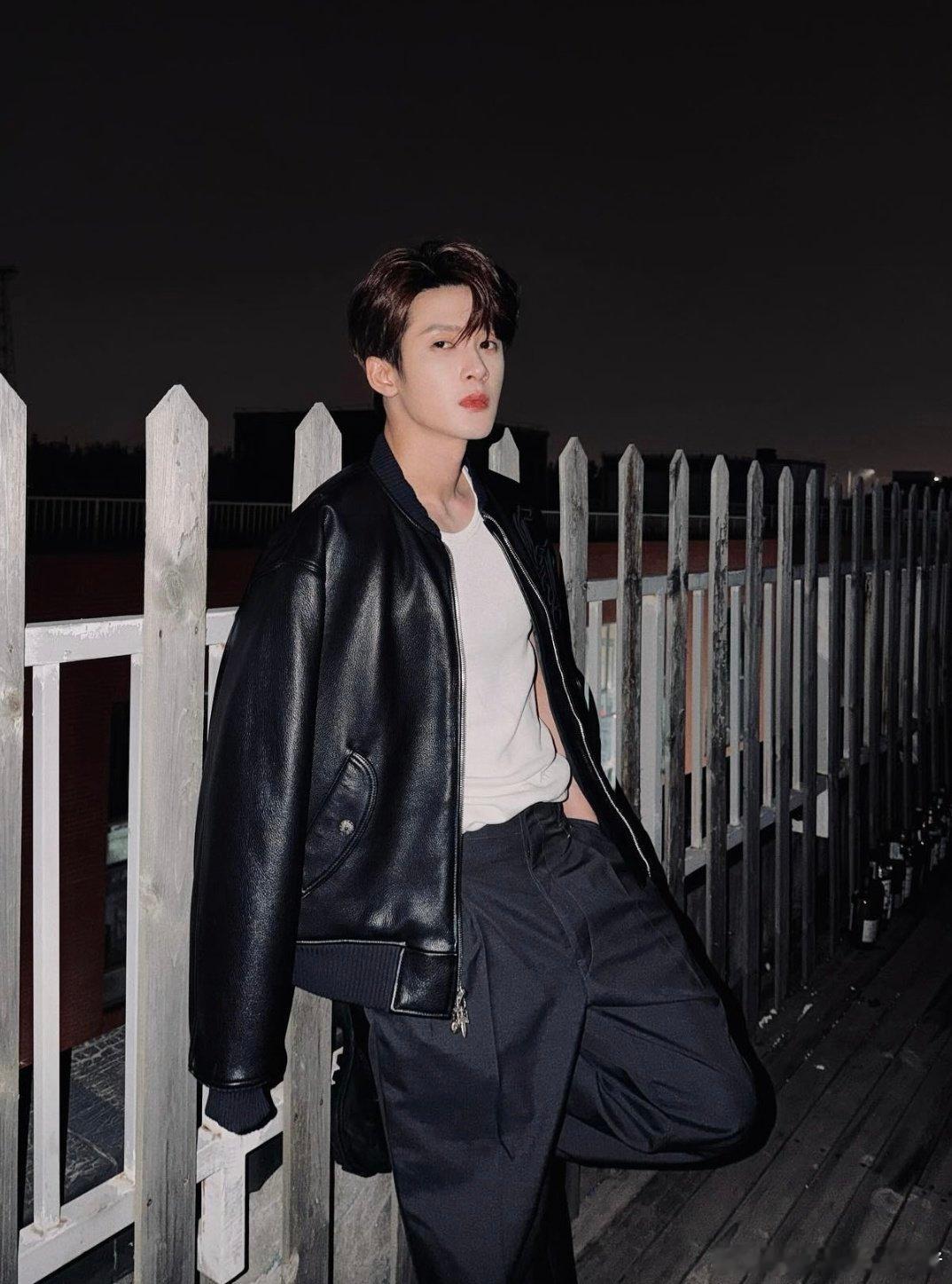 檀健次INS更新，录新歌啦