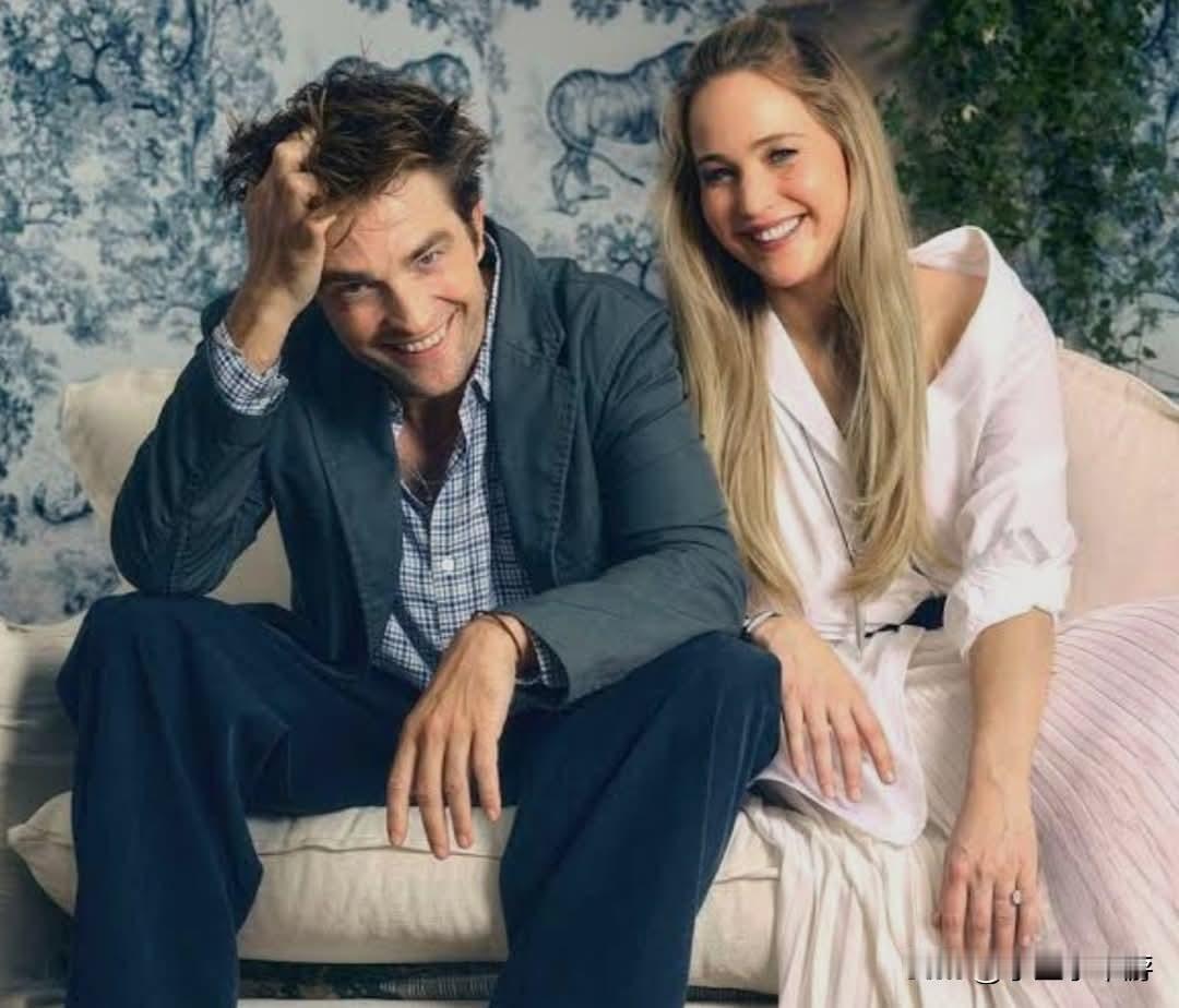 詹妮弗·劳伦斯自曝：跟熟人接吻才尴尬！好莱坞影后詹妮弗·劳伦斯（Jenni