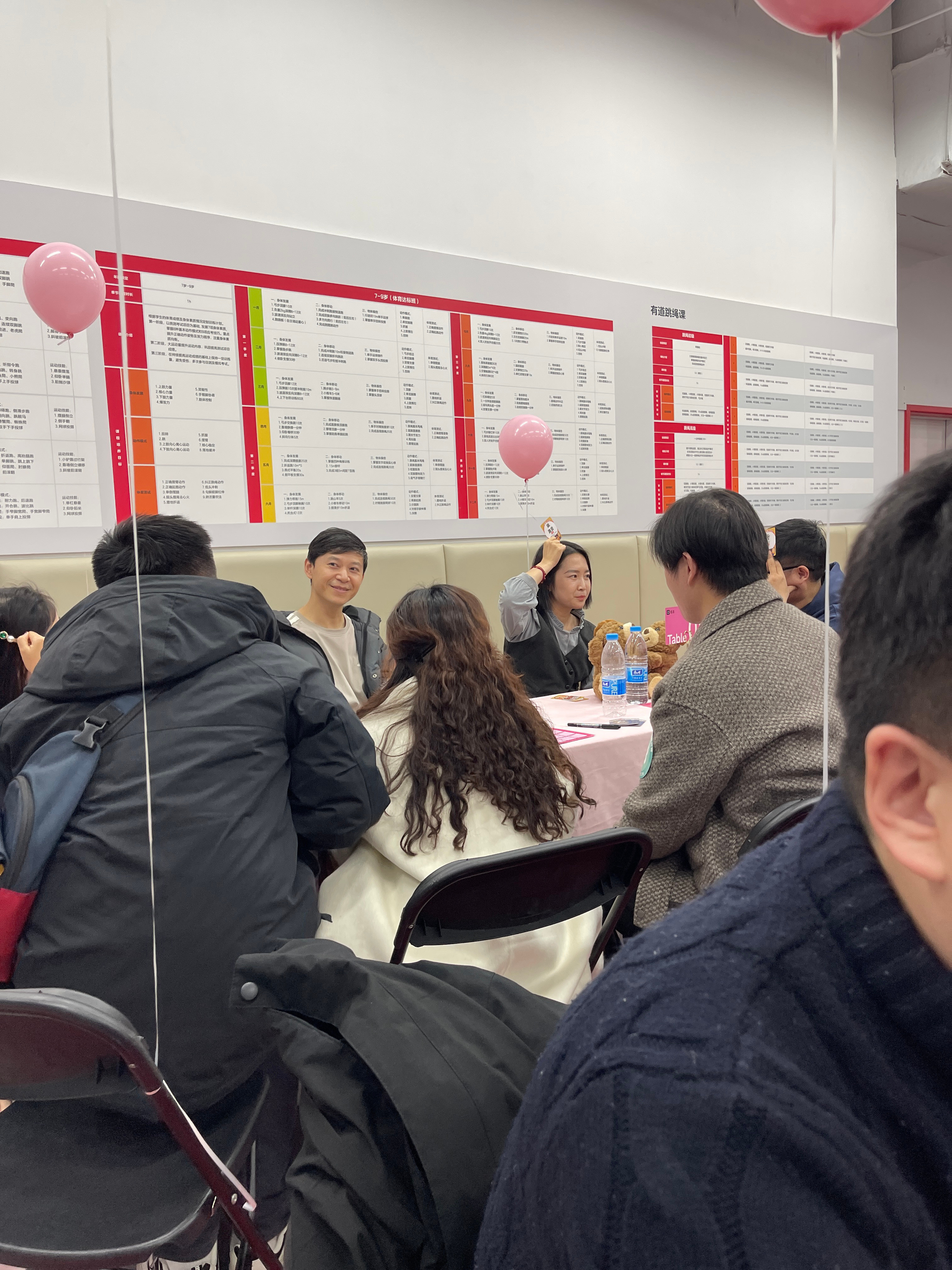 相亲看到一个巨像何炅的人，太像了！我真的服了，长的像何炅的都来相亲了，不应该很受