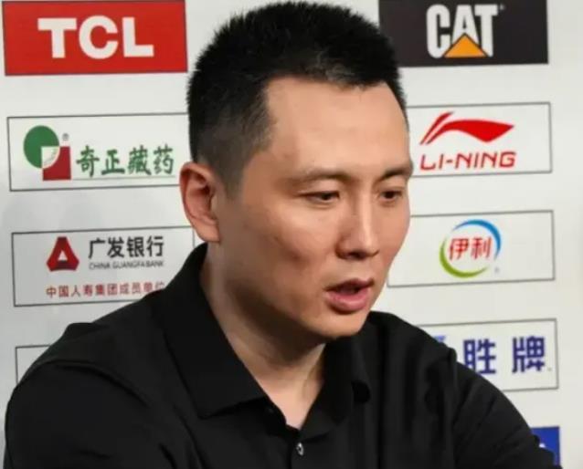 赢下G3赛后，上海男篮主教练卢伟在新闻发布会上谈到张镇麟，卢伟表示上海队引进张镇