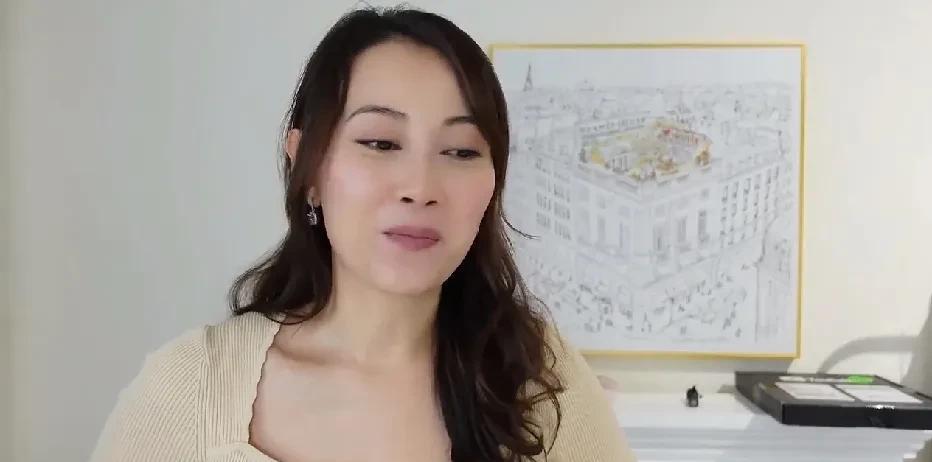 袁嘉敏可是香港娱乐圈的话题人物。她1984年出生，毕业于香港大学，入行前还在陈可
