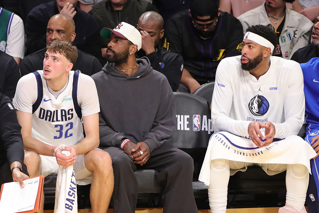 弗拉格本周接受媒体采访时，谈到了欧文等老将给他的帮助。谈及伤缺的老将如何在场边提