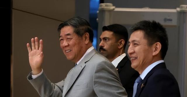 有人问美国人坐飞机不远万里来亚洲了，为什么不直接在中国会谈，而是选择了马来西亚。