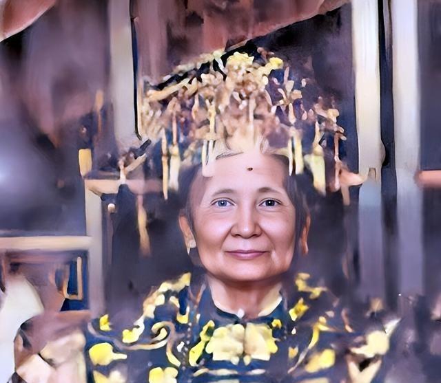 这位六十岁的老太正是慈禧的母亲富察氏。富察氏与女儿慈禧的关系一直不错。1852年