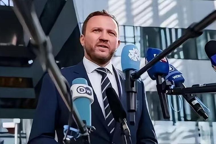 又一国对中国对亮出獠牙，网友调侃:令人不寒而栗、瑟瑟发抖！近期，爱沙尼亚外长