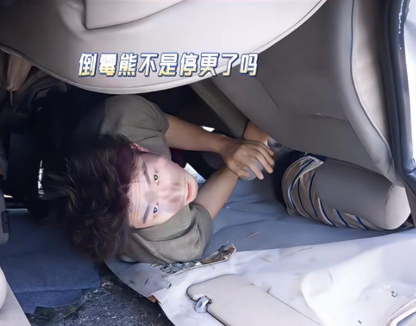 窦骁拍刘红兵出车祸那场戏的时候，打开话痨模式，叮嘱戏里的儿子在车里不要动以免玻璃