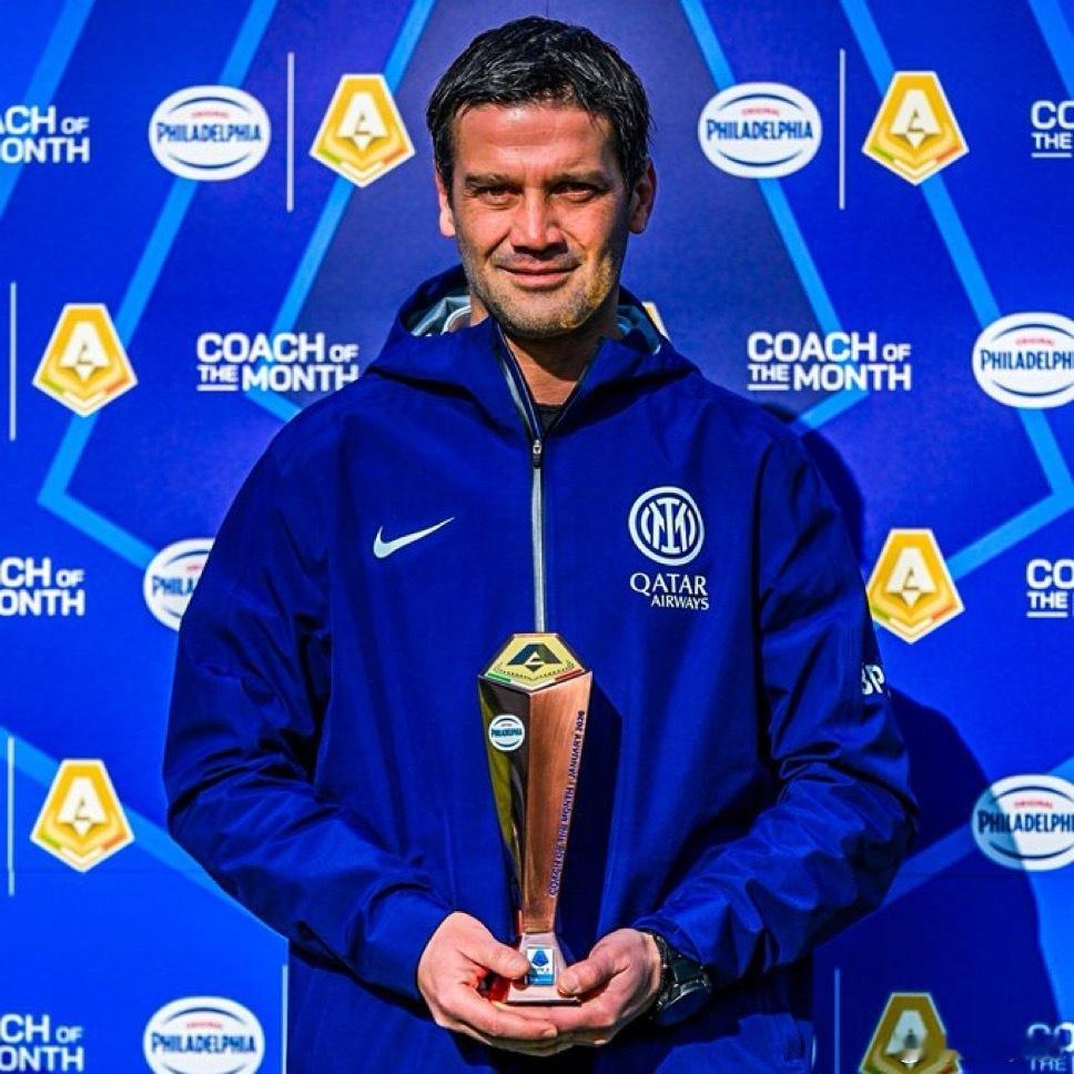 赛前齐沃领取了意甲1月最佳教练的奖杯克雷莫内塞0比2国际米兰国际米兰热点现场希