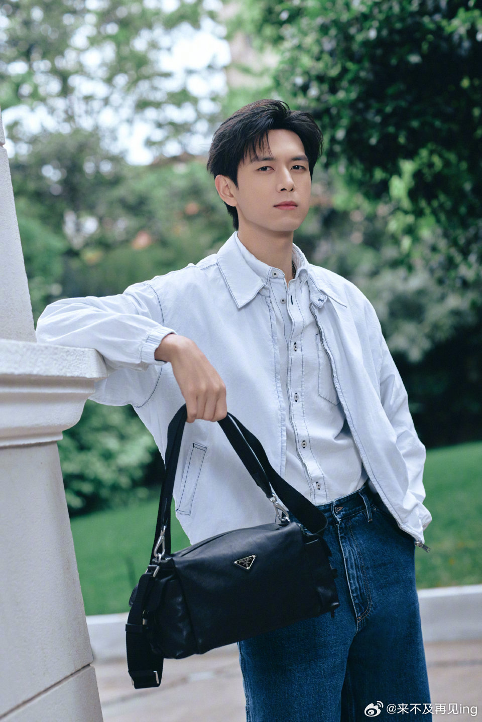 prada代言人李现lx李现夏夜短暂，天亮前只够我再做一个小小的梦；想念绵长