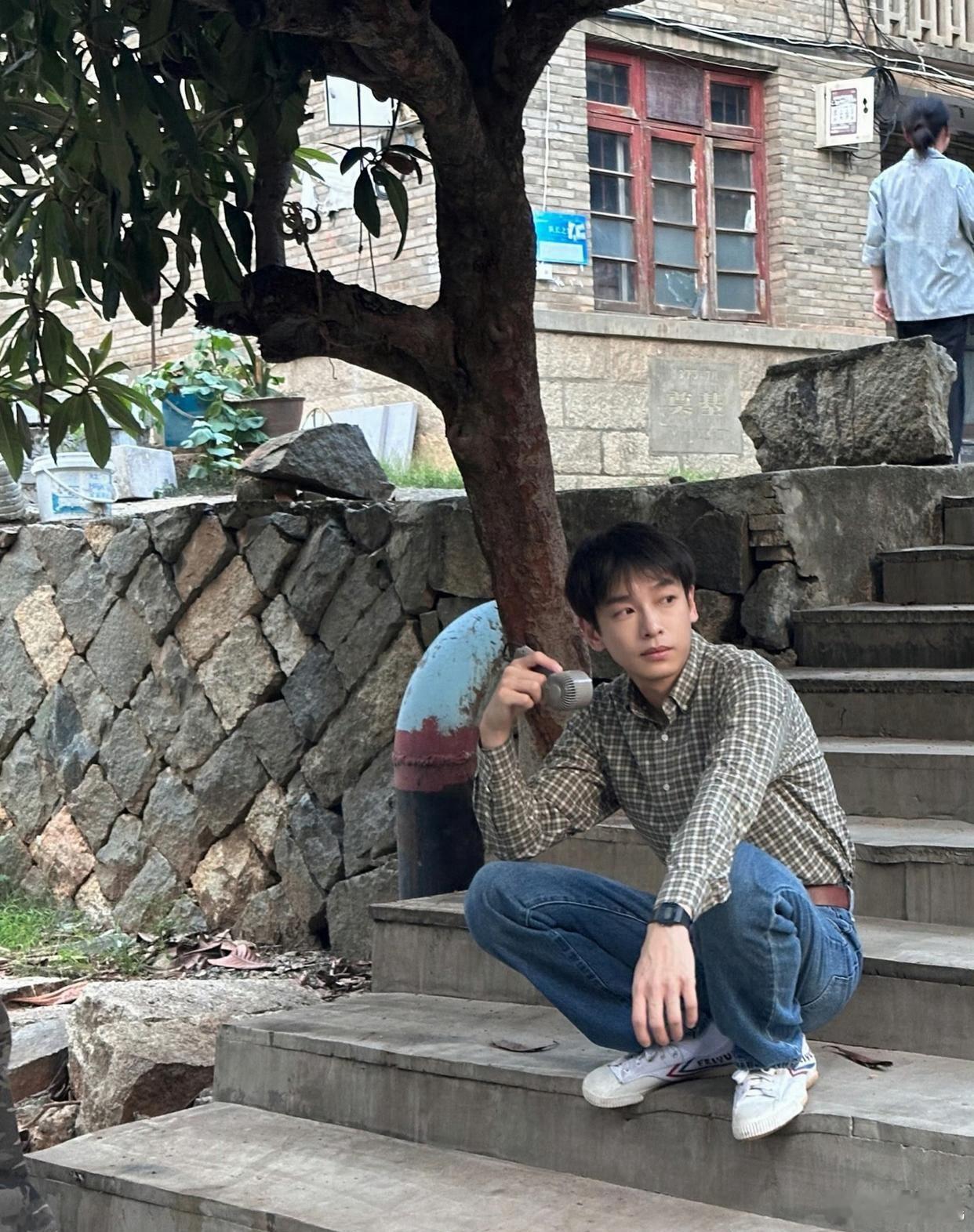 1.陈飞宇把亲爹的要求听进心里了，觉得自己是最单纯的孩子，就不能出演反差太大的反
