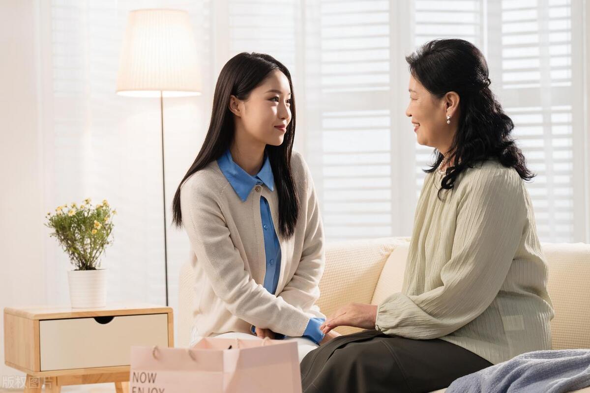我表姐夫在外面有人了，表姐想离婚，她公婆挡着不让，还说：“我们不认那个不孝子，也