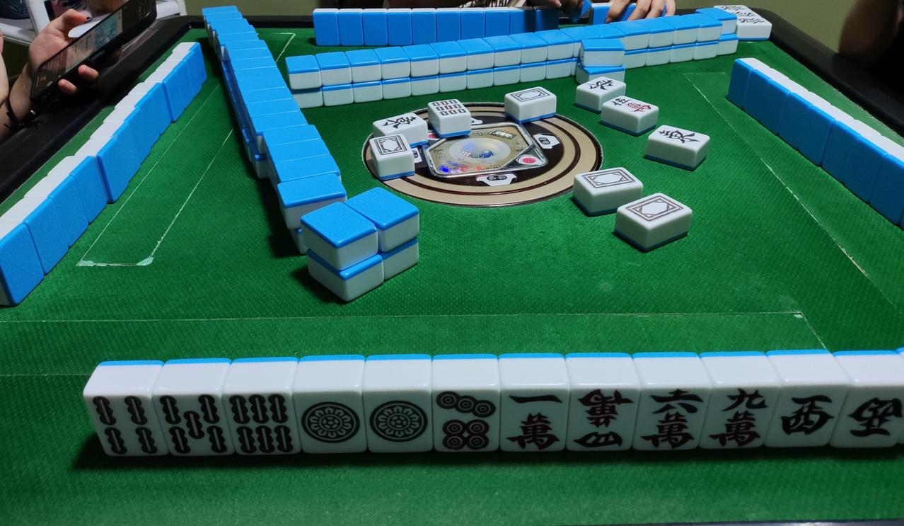 真的是防人之心不可无。我有个同学陈刚，以前在县城体制内当正科级领导，人挺随和，没