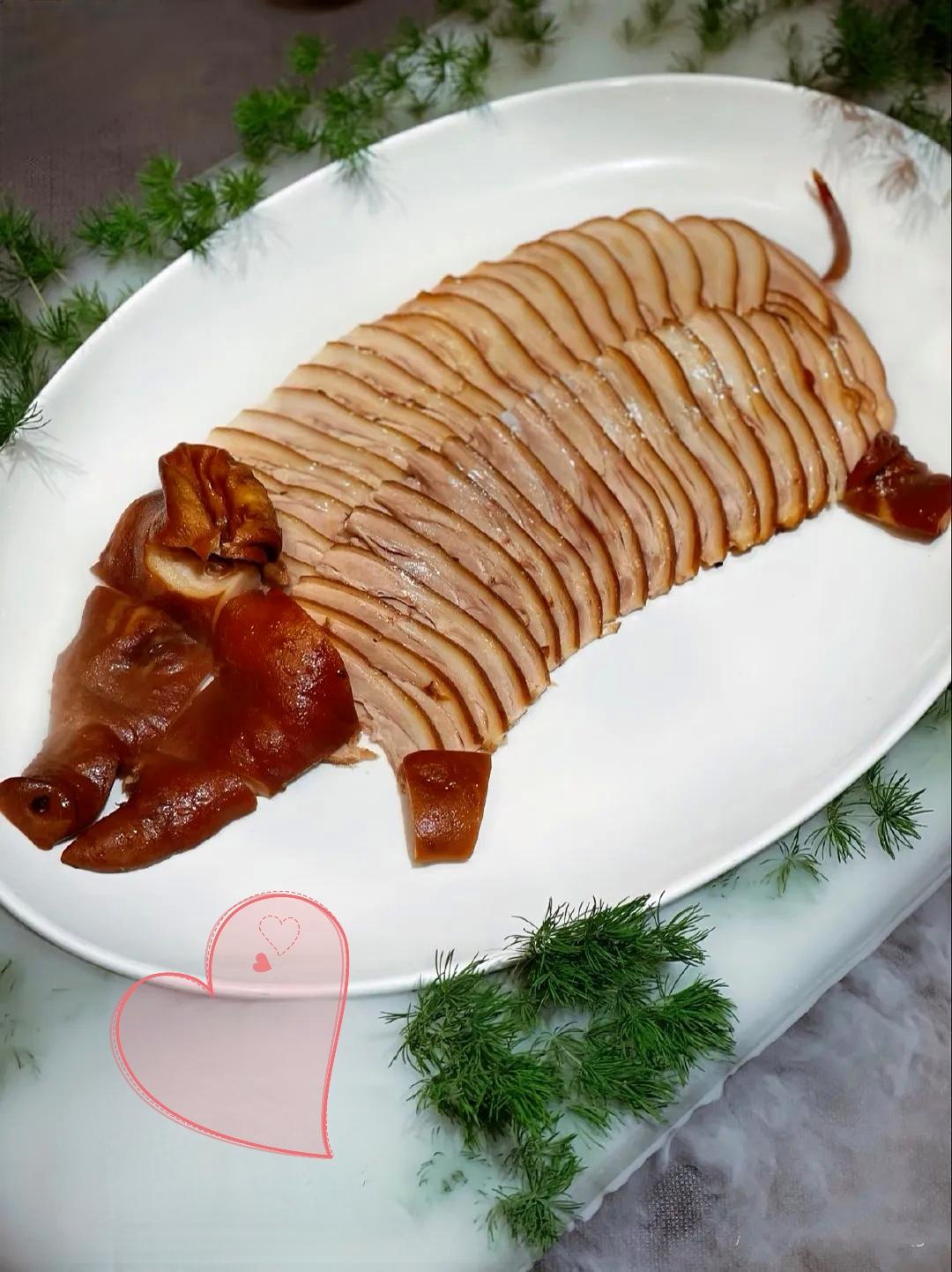 男孩刚结婚半年，因为他在医院给老丈人伺候得太好了，媳妇要跟他闹离婚。老丈人