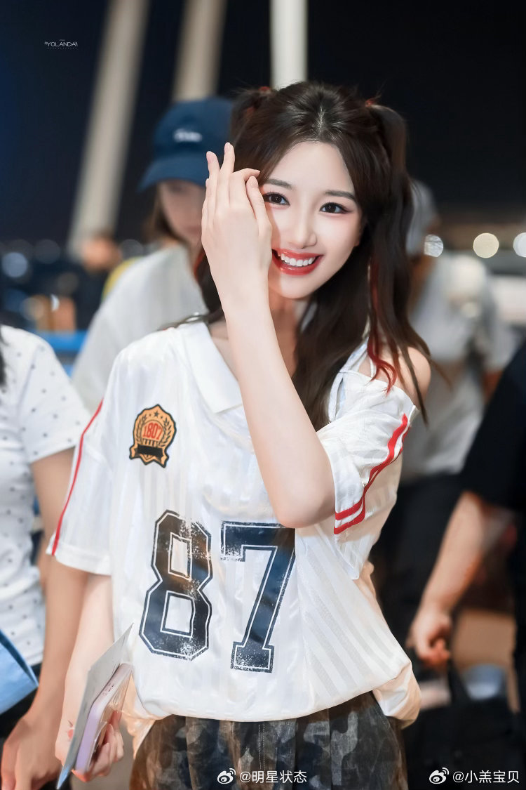 被这身白球服美晕了