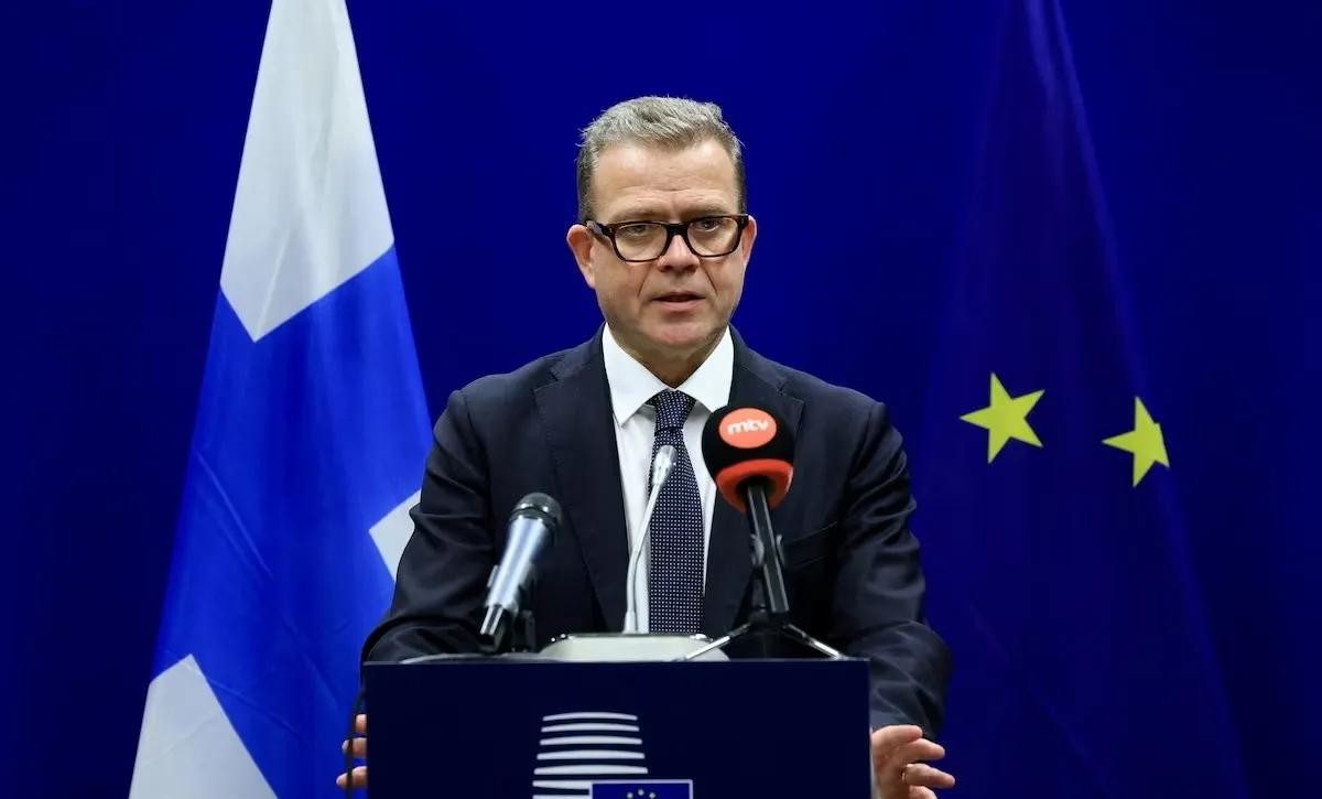 2025年芬兰小姐扎夫斯在社交平台晒出一张拉眼角的照片，引发亚洲网友激烈抗议。她