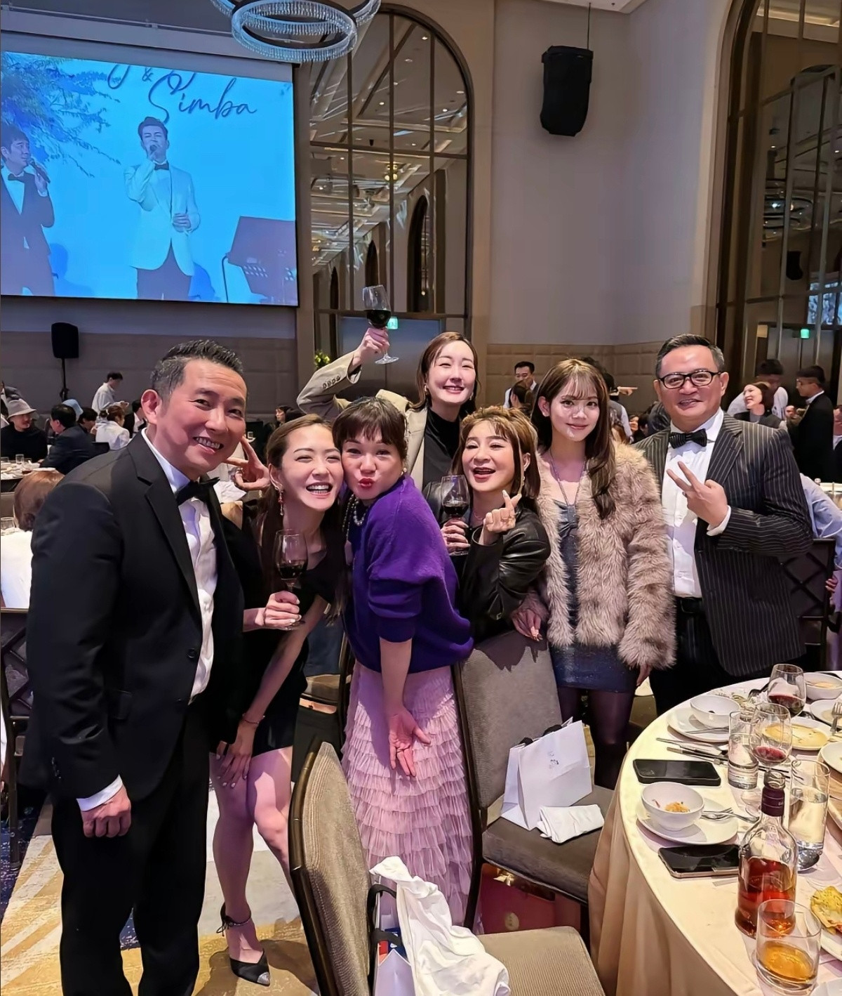 前天的事，屈中恒和老婆Vicky，还有前阵子刚宣布离婚的杨千霈参加友人婚礼，这站