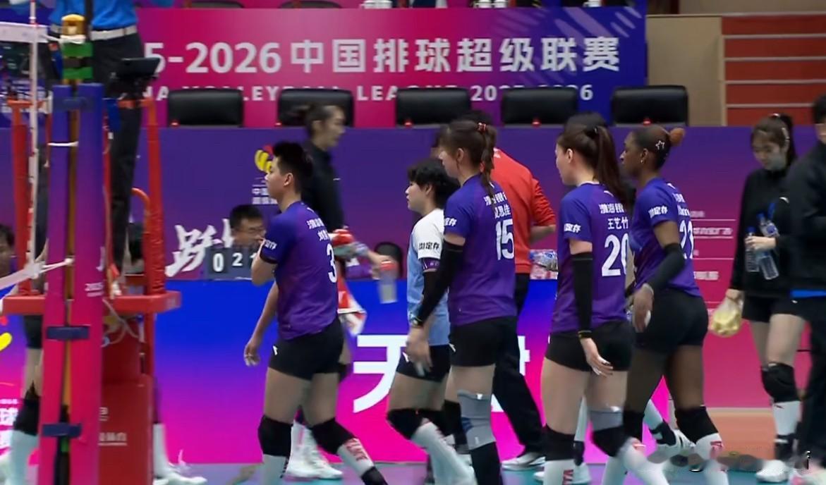 王艺竹第三局成了天津女排的救世主，险胜北京女排！王艺竹搭档娜塔莉娅的主攻线，比年
