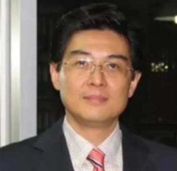 1976年，毛主席病逝后，北京一中学生哭着跑到班主任办公室：“老师，我外公去世了