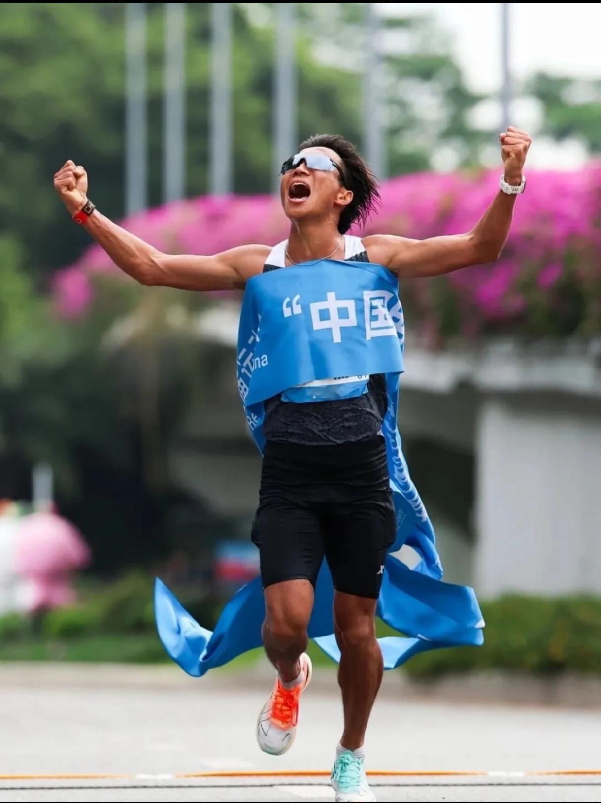 中国马拉松格局彻底变天了！曾经靠老将撑场面，如今中生代跑者集体爆发，强势接棒。