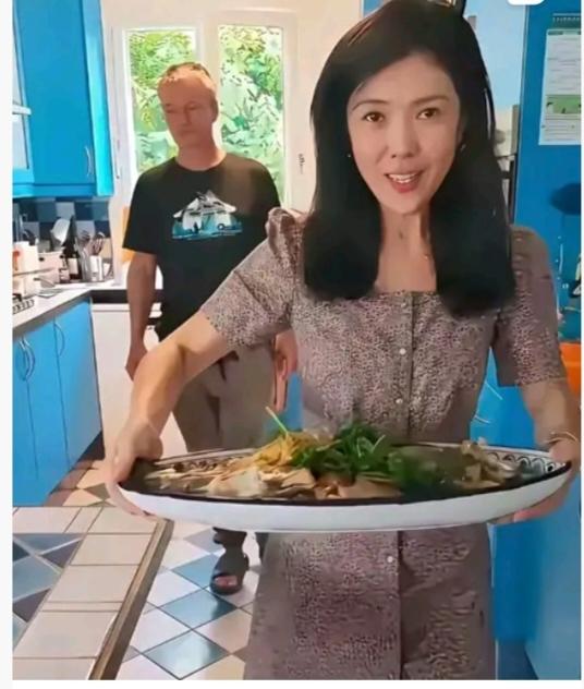 中国人讨厌苏芒是有依据的，并不是无的放矢。苏芒在中国宣扬女性做家务是靠拢，在国