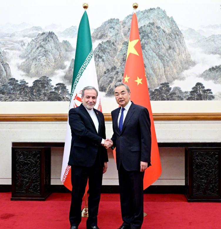 突发重磅！伊朗连夜官宣，正式答应中国诉求，中东局势再添变数，谁也没预料到，深陷美