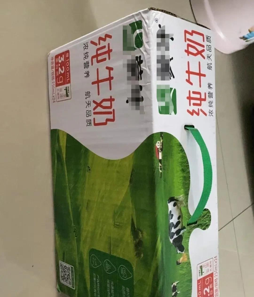 我是不是没有人情味？早上准备出门的时候，楼上邻居提着一箱奶上门。说想跟我商量一