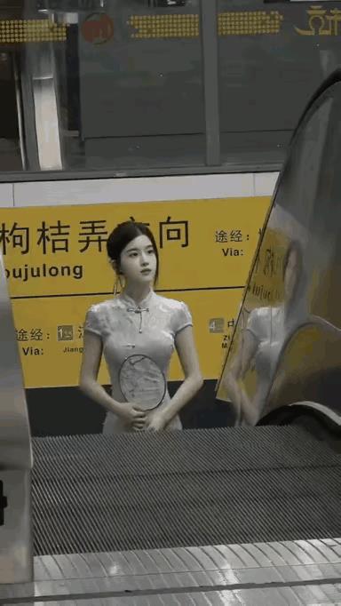 这种女生不用细看就知道很美