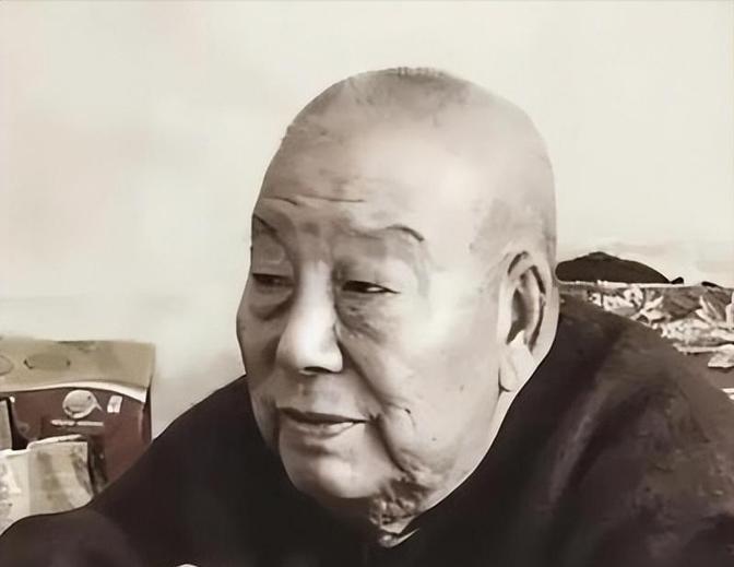 1951年，李奇微派出两个连的空降兵，企图切断志愿军补给线。排长唐满洋率领已经饿