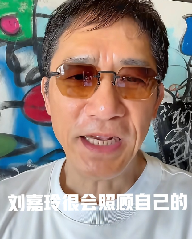 刘嘉玲参加《一路繁花》后,梁朝伟说:“刘嘉玲很会照顾自己,但我唯一害怕的是,她住