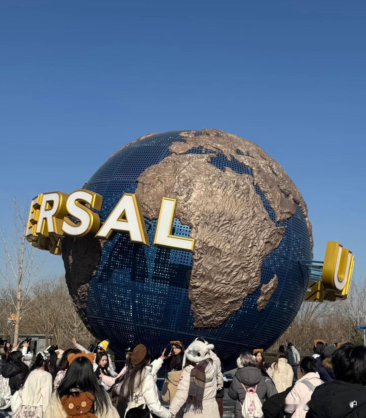 冬天来环球真的太亏了！零下12度的天，直接关了好几个热门户外项目，霸天虎过山车、