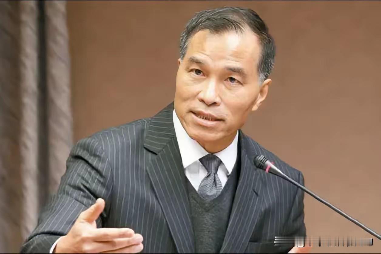 有消息爆出国民党让前交通局长叶匡时征战高雄。这让已经在高雄宣传多日的柯志恩情何以