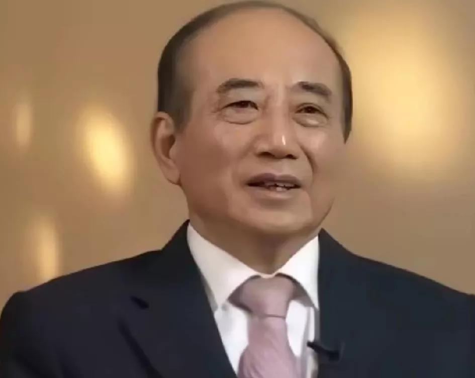 在两岸统一问题上，如果说马英九为代表的政治团体是“和稀泥”的策略，那么，同样脱胎