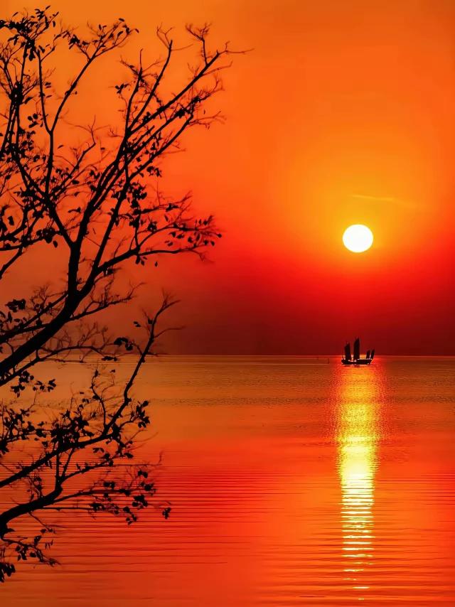 上联：若问残阳何处去下联：时光流转晨曦漾